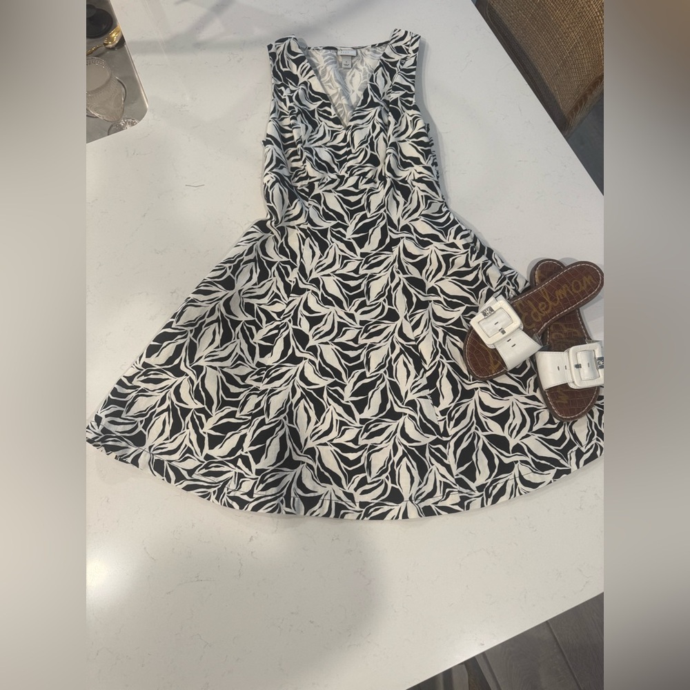 a New Day Leaf Pattern Dress, with pockets - Picture 1 of 11